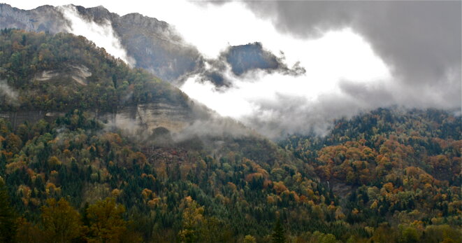 La montagne à Saint-Laurent-du-Pont (Isère) © Patrice Morel (1er novembre 2019) La montagne à Saint-Laurent-du-Pont (Isère) © Patrice Morel (1er novembre 2019)