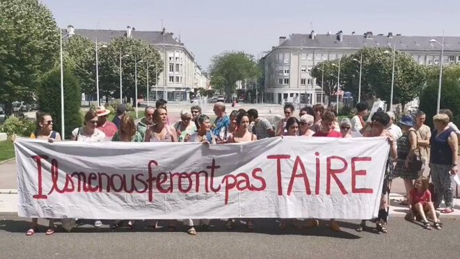 Devant la mairie de Saint-Nazaire, vendredi 28 juin. © DR Devant la mairie de Saint-Nazaire, vendredi 28 juin. © DR
