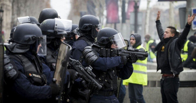 la-violence-de-la-police-arme