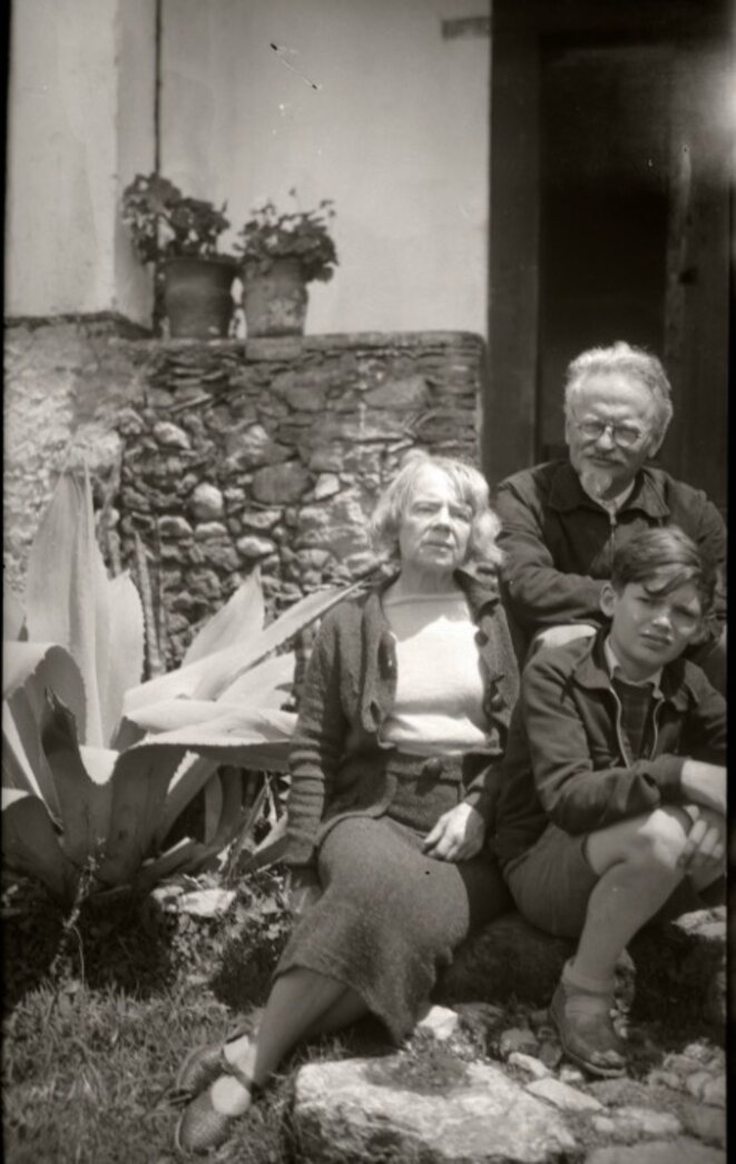 Trotsky, Natalia et leur petit-fils à Mexico © Gilles Walunsinski