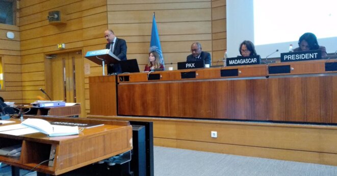 Photo de groupe - UNESCO- 40e session de la Conférence générale – Table ronde -Patrimoine et diplomatie à travers la sauvegarde et la promotion des jeux et sports traditionnels africains – A la tribune, Son Excellence Monsieur Ibrahim ALBALAWI, 1Ere personne à droite, M Son Excellence Madame Rachel Annick OGOULA AKIKO, 2ème partant de la droite, Son Excellence Madame Yvette SYLLA Photo de groupe - UNESCO- 40e session de la Conférence générale – Table ronde -Patrimoine et diplomatie à travers la sauvegarde et la promotion des jeux et sports traditionnels africains – A la tribune, Son Excellence Monsieur Ibrahim ALBALAWI, 1Ere personne à droite, M Son Excellence Madame Rachel Annick OGOULA AKIKO, 2ème partant de la droite, Son Excellence Madame Yvette SYLLA