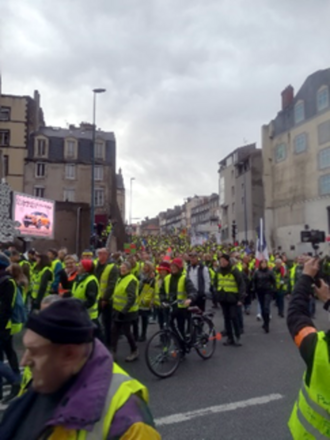 Clermont Ferrand Les Gilets Jaunes à Nouveau Dans Laction