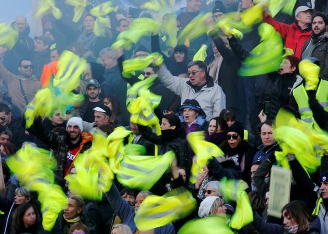 Une manifestation de gilets jaunes à Marseille, le 2 février. © Reuters Une manifestation de gilets jaunes à Marseille, le 2 février. © Reuters