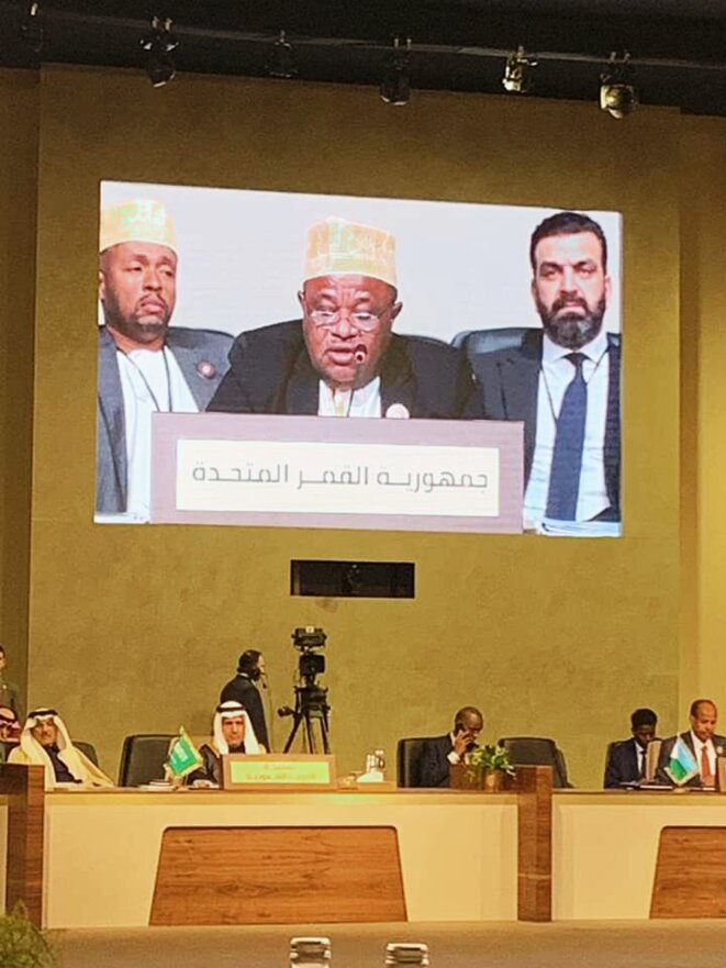 A. KAZMA à gauche de SOUEF M. EL-AMINE, ministre comorien des Affaires étrangères, lors du sommet social et économique de Beyrouth en janvier 2019 A. KAZMA à gauche de SOUEF M. EL-AMINE, ministre comorien des Affaires étrangères, lors du sommet social et économique de Beyrouth en janvier 2019