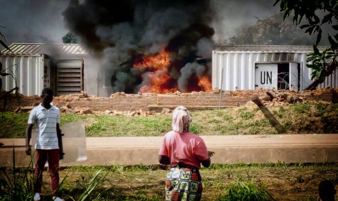 Incendie de la base de la Monusco à Beni © Twitter - DR Incendie de la base de la Monusco à Beni © Twitter - DR