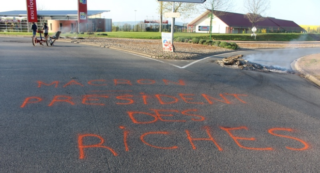 Action au rond point de Montmarault le 18 avril 2018 (photos archives Regardactu) Action au rond point de Montmarault le 18 avril 2018 (photos archives Regardactu)
