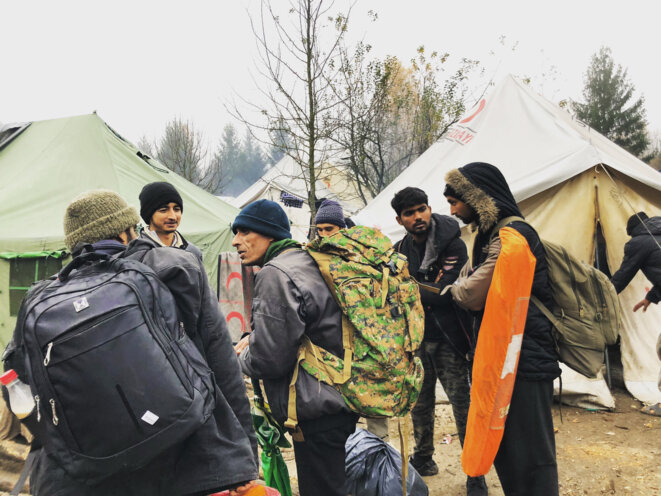 Dans le camp de Vučjak, en Bosnie-Herzegovine, des réfugiés en route pour le «game». © Simon Rico Dans le camp de Vučjak, en Bosnie-Herzegovine, des réfugiés en route pour le «game». © Simon Rico