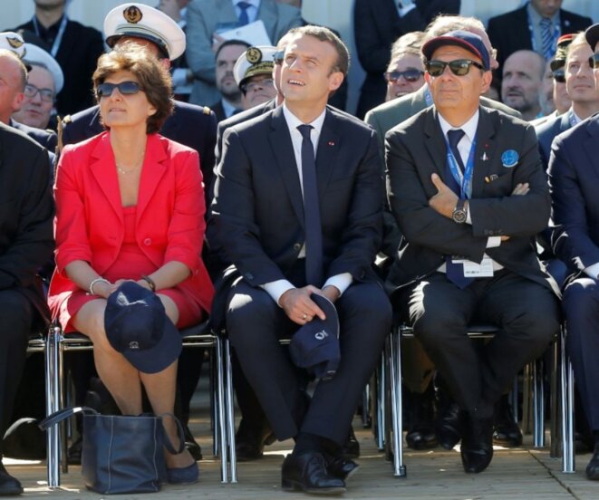 Emmanuel Macron, Sylvie Goulard (alors ministre de la Défense) et Eric Trappier (dirigeant de Dassault Aviation) trous trois au salon de l'aéronautique du Bourget, le 19 juin 2017 © Michel Euler - AFP Emmanuel Macron, Sylvie Goulard (alors ministre de la Défense) et Eric Trappier (dirigeant de Dassault Aviation) trous trois au salon de l'aéronautique du Bourget, le 19 juin 2017 © Michel Euler - AFP