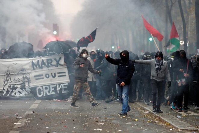 Dans le cortège parisien, le 5 décembre. © Reuters Dans le cortège parisien, le 5 décembre. © Reuters