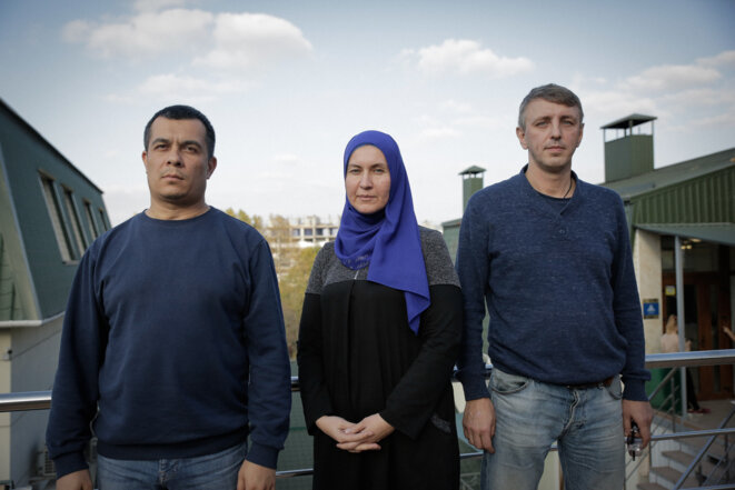Les avocats de la défense Emil Kourbedinov, Lilya Hemedji et Alexeï Ladine, à Simferopol le 28 octobre 2019. © JC Les avocats de la défense Emil Kourbedinov, Lilya Hemedji et Alexeï Ladine, à Simferopol le 28 octobre 2019. © JC