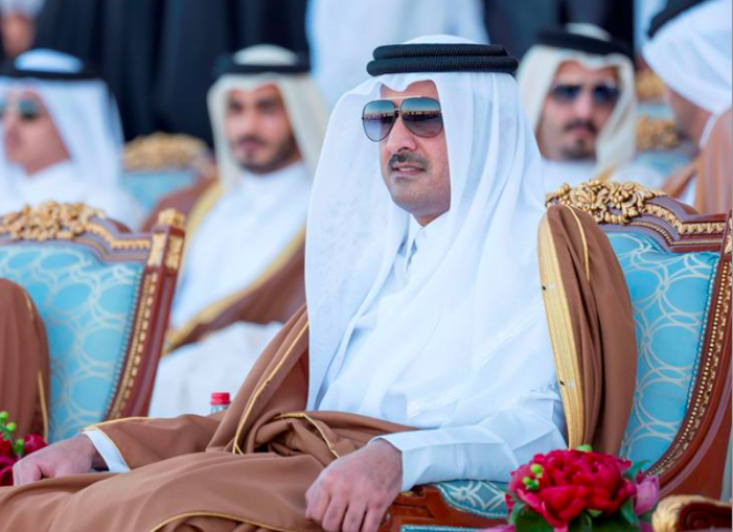 Tamim al-Thani, emir de Qatar desde 2013, estuvo presente en el famoso almuerzo en el Elíseo en 2010 con Michel Platini, Nicolas Sarkozy y Claude Guéant. Por aquel entonces era el príncipe heredero. © Reuters Tamim al-Thani, emir de Qatar desde 2013, estuvo presente en el famoso almuerzo en el Elíseo en 2010 con Michel Platini, Nicolas Sarkozy y Claude Guéant. Por aquel entonces era el príncipe heredero. © Reuters