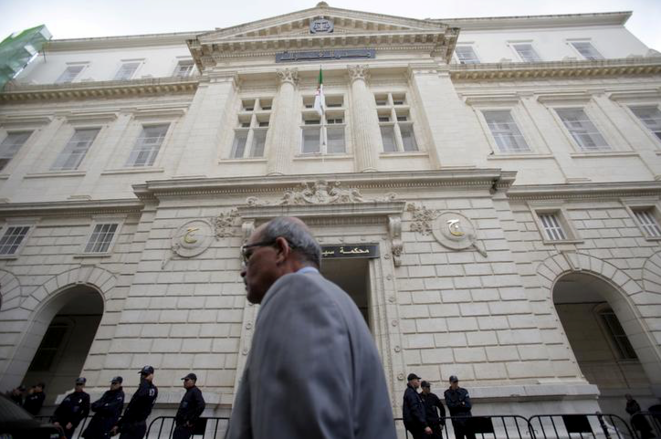 Le tribunal de Sidi M'Hamed à Alger (Algérie) le 10 décembre 2019 où s'est tenu le procès des deux anciens premiers ministres. © REUTERS/Ramzi Boudina Le tribunal de Sidi M'Hamed à Alger (Algérie) le 10 décembre 2019 où s'est tenu le procès des deux anciens premiers ministres. © REUTERS/Ramzi Boudina