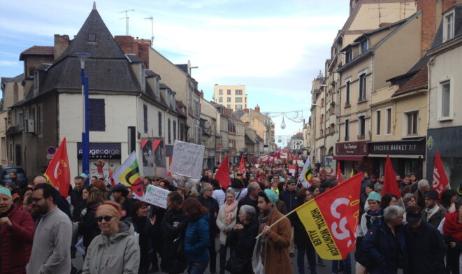 Sur le Bld de Courtais, la foule des grands jours Sur le Bld de Courtais, la foule des grands jours