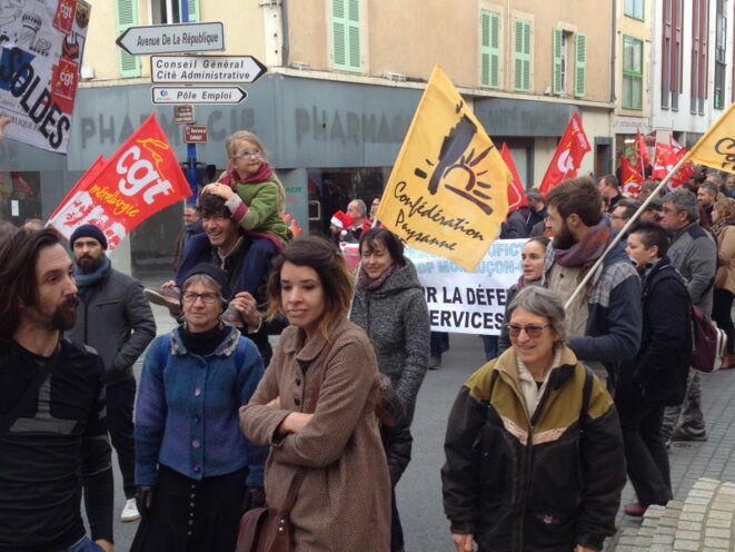 La confédération paysanne est aussi représentée La confédération paysanne est aussi représentée