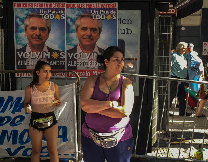 Des pancartes à l'effigie d'Alberto Fernández, à Buenos Aires. © CA Des pancartes à l'effigie d'Alberto Fernández, à Buenos Aires. © CA