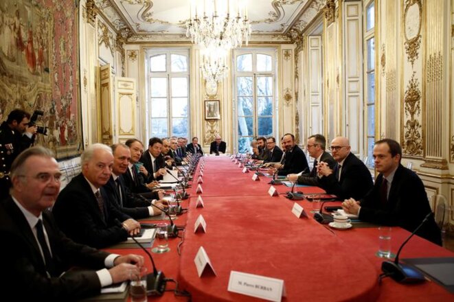Une réunion entre le gouvernement et les partenaires sociaux à Matignon, le 19 décembre. © Reuters Une réunion entre le gouvernement et les partenaires sociaux à Matignon, le 19 décembre. © Reuters