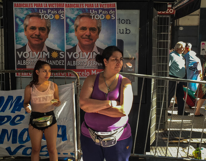 Carteles con la efigie de Alberto Fernández, con motivo de la "fiesta popular" convocada para la investidura el 10 de diciembre en Buenos Aires. © CA
