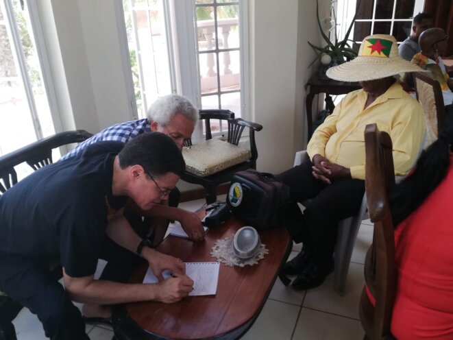 Manuscrit des considérants et résolutions liés à la Guyane. Pierre Carpentier, Maurice Pindard, Raymond Charlotte.Sea-Bliss Villa. 08.12.2019. Bonaire. Antilles Néerlandaises. îsles Sous Le Vent. (Leeward Islands.(DWI) Manuscrit des considérants et résolutions liés à la Guyane. Pierre Carpentier, Maurice Pindard, Raymond Charlotte.Sea-Bliss Villa. 08.12.2019. Bonaire. Antilles Néerlandaises. îsles Sous Le Vent. (Leeward Islands.(DWI)