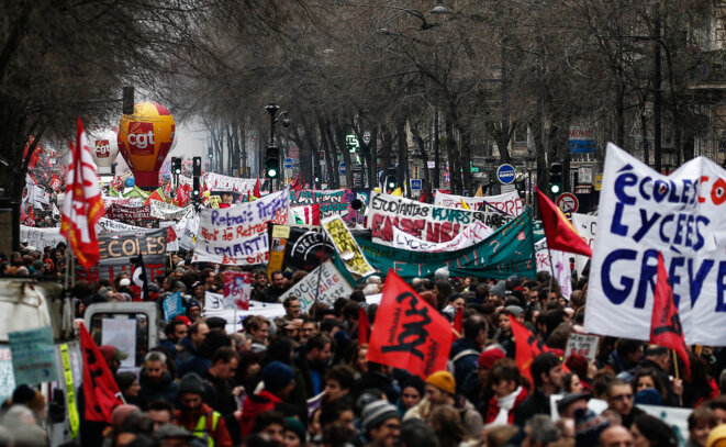 Dans le cortège parisien contre la réforme des retraites, le 9 janvier 2020. © AFP Dans le cortège parisien contre la réforme des retraites, le 9 janvier 2020. © AFP