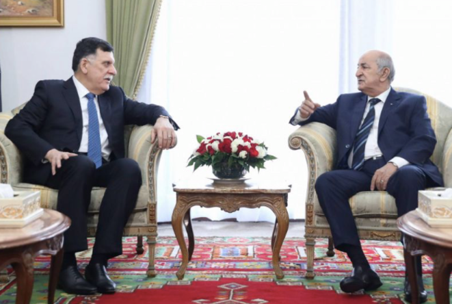 Le chef du gouvernement de Tripoli, Fayez al-Sarraj, et le nouveau président algérien Abdelmadjid Tebboune à Alger, le 6 janvier 2020. © APS/AFP Le chef du gouvernement de Tripoli, Fayez al-Sarraj, et le nouveau président algérien Abdelmadjid Tebboune à Alger, le 6 janvier 2020. © APS/AFP
