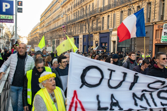 Le cortège, mené par les Gilets Jaunes. © Justin Carrette Le cortège, mené par les Gilets Jaunes. © Justin Carrette
