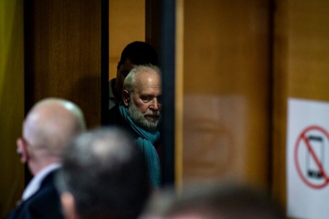 Bernard Preynat sort de la salle d'audience, le 13 janvier 2020. © Nicolas Liponne / Hans Lucas / AFP Bernard Preynat sort de la salle d'audience, le 13 janvier 2020. © Nicolas Liponne / Hans Lucas / AFP