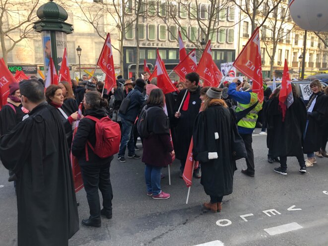 À Paris, des dizaines d'avocats dans le cortège. © CG À Paris, des dizaines d'avocats dans le cortège. © CG