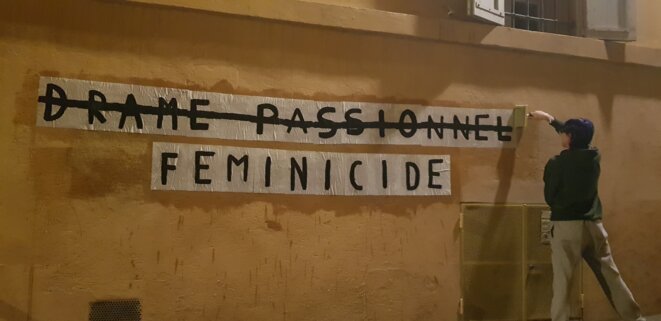 La manière dont la presse traite les féminicides en tant que "crime passionnel" est de plus en plus critiquée. © Rachel Roberge-Mazeure La manière dont la presse traite les féminicides en tant que "crime passionnel" est de plus en plus critiquée. © Rachel Roberge-Mazeure