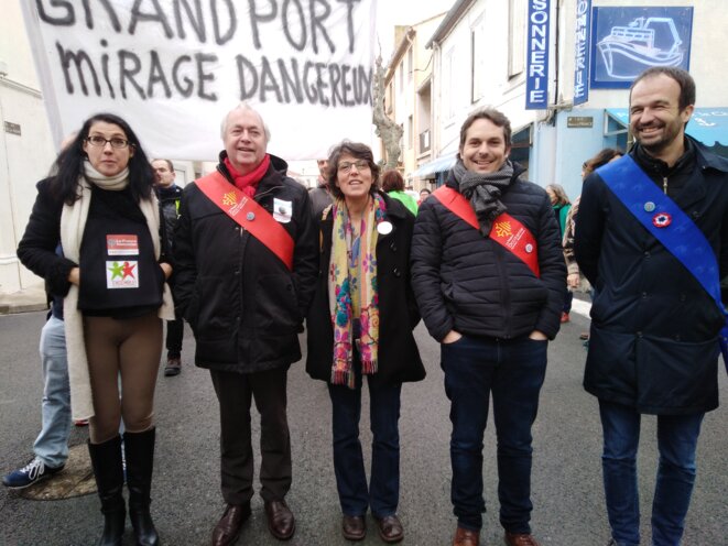 Caroline Forgues, entourée des élus Insoumis régionaux et européen, à Port-La-Nouvelle Caroline Forgues, entourée des élus Insoumis régionaux et européen, à Port-La-Nouvelle