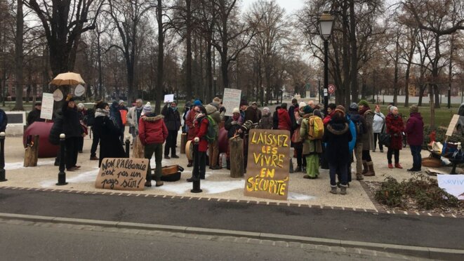 (image d'archives) Environ 80 personnes ont manifesté devant la préfecture de Colmar, jeudi 24 janvier, en solidarité avec une famille albanaise sous le coup d'une procédure d'expulsion immédiate © © Éric Kleinhoffer / France 3 Alsace (image d'archives) Environ 80 personnes ont manifesté devant la préfecture de Colmar, jeudi 24 janvier, en solidarité avec une famille albanaise sous le coup d'une procédure d'expulsion immédiate © © Éric Kleinhoffer / France 3 Alsace