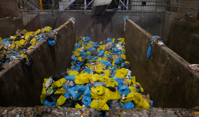 Sacs Tri'Sac à l’usine de traitement des déchets Alcéa. © Thibault Dumas Sacs Tri'Sac à l’usine de traitement des déchets Alcéa. © Thibault Dumas