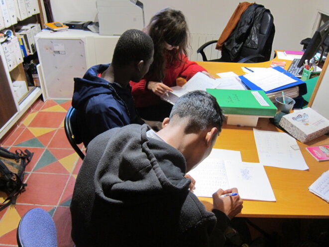 L’association Katilla propose du soutien scolaire et des cours d’alphabétisation, janvier 2020. © LF L’association Katilla propose du soutien scolaire et des cours d’alphabétisation, janvier 2020. © LF