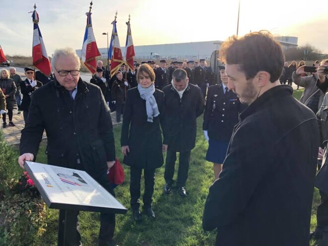 Bernard Laplace (à gauche) en décembre 2018, lors d'une cérémonie d'hommage au colonel Arnaud Beltrame, né à Etampes. Bernard Laplace (à gauche) en décembre 2018, lors d'une cérémonie d'hommage au colonel Arnaud Beltrame, né à Etampes.