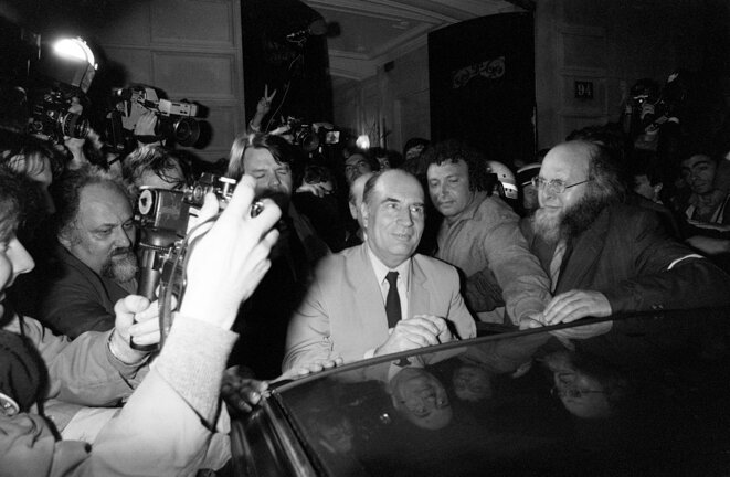 François Mitterrand au siège du PS, rue de Solferino, le 11 mai 1981. © AFP François Mitterrand au siège du PS, rue de Solferino, le 11 mai 1981. © AFP