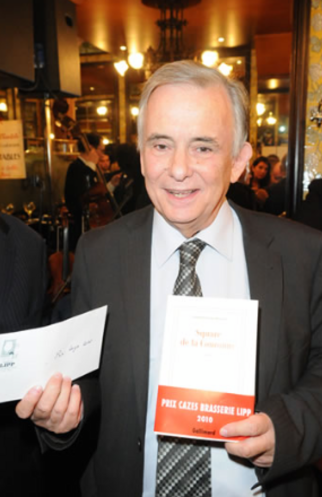 Christian Giudicelli, recevant le prix Cazes en 2010 pour son roman Le square de la couronne. Christian Giudicelli, recevant le prix Cazes en 2010 pour son roman Le square de la couronne.