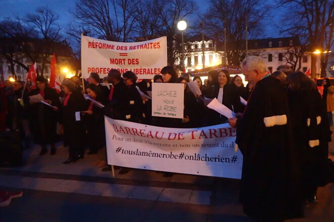 Lâchez-nous la robe ! © ©AB Lâchez-nous la robe ! © ©AB