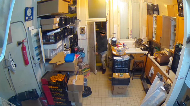 Extrait de la vidéosurveillance de la boulangerie, montrant l’intrusion d’un homme. © Benoît Delol Extrait de la vidéosurveillance de la boulangerie, montrant l’intrusion d’un homme. © Benoît Delol