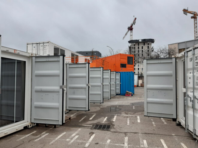 Photographie des containers du "centre d'accueil" / Janvier 2020. Photographie des containers du "centre d'accueil" / Janvier 2020.