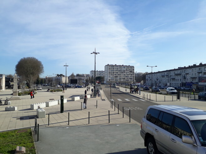 - La "végétalisation" du quartier gare, selon Sandra Ros, de la liste "Angoulême, c'est vous" - © FS - La "végétalisation" du quartier gare, selon Sandra Ros, de la liste "Angoulême, c'est vous" - © FS