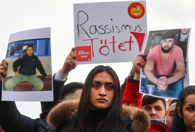 « Le racisme tue » : un rassemblement en mémoire des victimes de l'attentat de Hanau, le 21 février. © Reuters « Le racisme tue » : un rassemblement en mémoire des victimes de l'attentat de Hanau, le 21 février. © Reuters