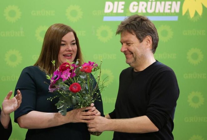 Katharina Fegebank, tête de liste des Verts aux régionales à Hambourg, avec Robert Habeck, l'un des deux dirigeants du parti, dont il incarne l'aile réaliste. © Reuters Katharina Fegebank, tête de liste des Verts aux régionales à Hambourg, avec Robert Habeck, l'un des deux dirigeants du parti, dont il incarne l'aile réaliste. © Reuters
