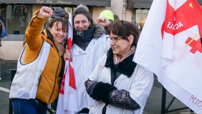 Trois soignantes de l'hôpital de RIOM en grève tournante depuis fin novembre ! © GeorgesAndréPhotos Trois soignantes de l'hôpital de RIOM en grève tournante depuis fin novembre ! © GeorgesAndréPhotos
