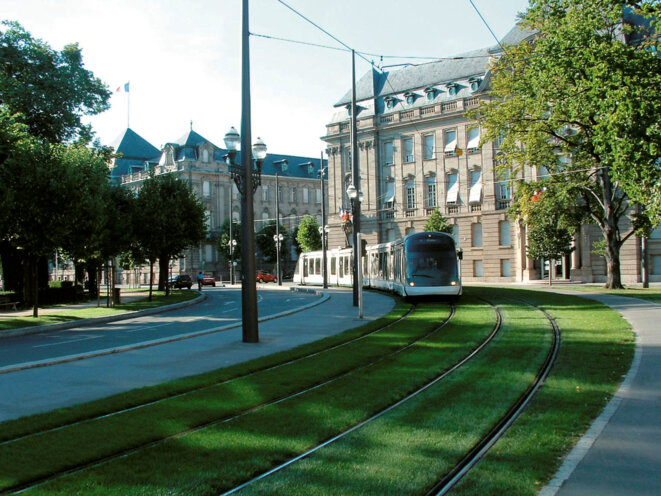 La gratuité des transports c'est donner plus de mobilité aux personnes dans la difficulté et donc contribuer à réduire les inégalités. La gratuité des transports c'est donner plus de mobilité aux personnes dans la difficulté et donc contribuer à réduire les inégalités.