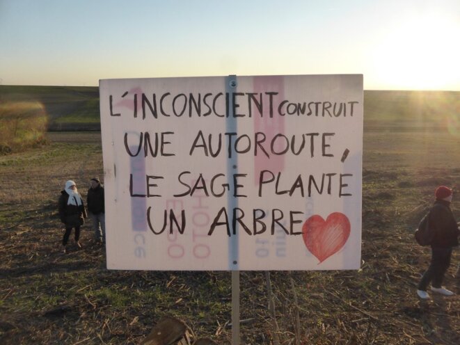 L'inconscient construit une autoroute, le sage plante un arbre © GCO NON MERCI L'inconscient construit une autoroute, le sage plante un arbre © GCO NON MERCI