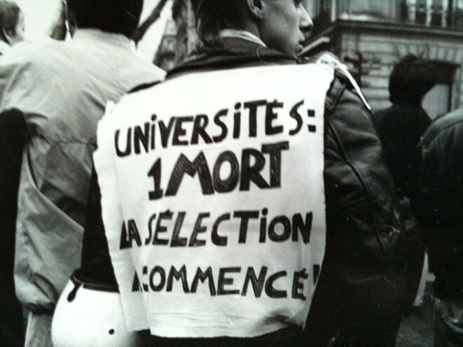 1600px-manifestation-contre-la-loi-devaquet-01