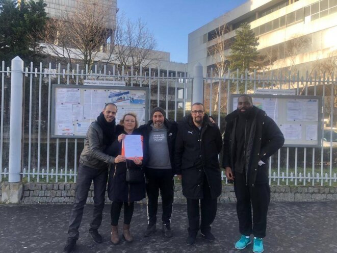 « Agir pour ne plus subir » dépose sa liste à la préfecture de Nanterre (Hauts-de-Seine), le 26 février. © Page Facebook UDMF Nanterre 2020 « Agir pour ne plus subir » dépose sa liste à la préfecture de Nanterre (Hauts-de-Seine), le 26 février. © Page Facebook UDMF Nanterre 2020