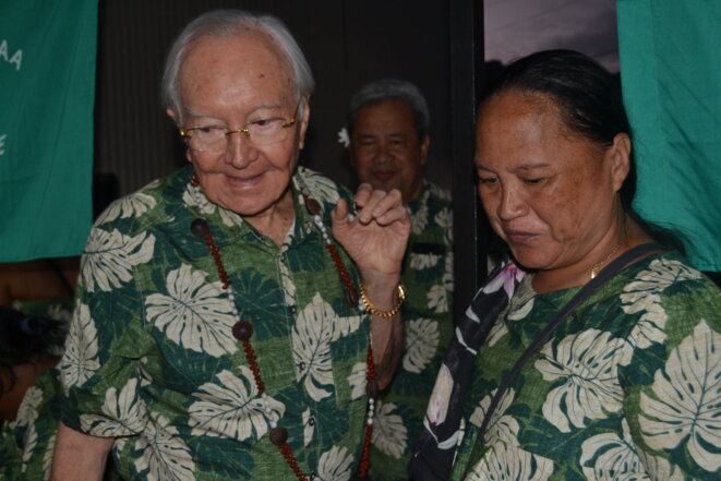 Gaston Flosse arrive à sa réunion politique de Fare Ute, le mercredi 4 mars, à Papeete. © JS