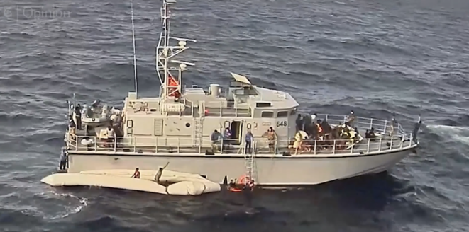 Une interception violente de migrants par des gardes-côtes libyens en novembre 2017, avec des morts à la clef. © Capture vidéo New York Times Une interception violente de migrants par des gardes-côtes libyens en novembre 2017, avec des morts à la clef. © Capture vidéo New York Times
