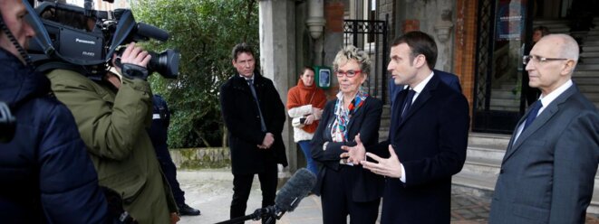 le-couple-macron-en-sortant-du-bureau-de-vote-15-mars