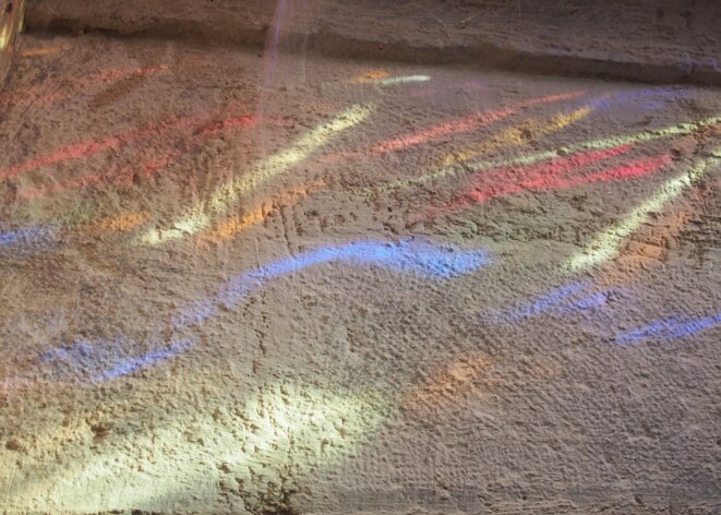 éclabousser le sol à mes pieds d’une brassée de papillons multicolores. éclabousser le sol à mes pieds d’une brassée de papillons multicolores.